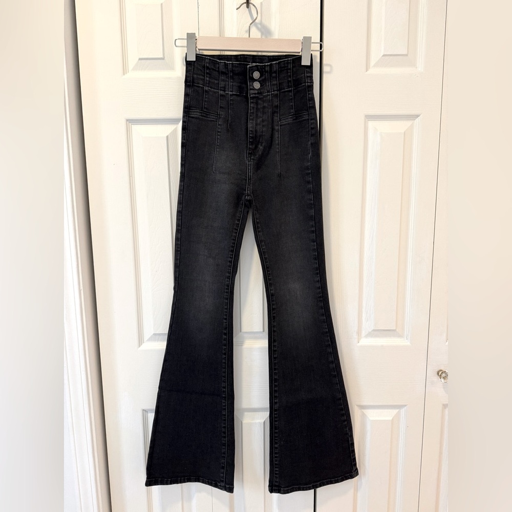 Free People Jayde Flare Jeans in Onyx (Size 26).